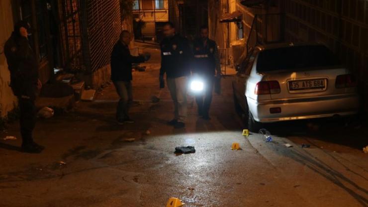 İzmirde çıkan bıçaklı ve silahlı kavgada 6 kişi yaralandı