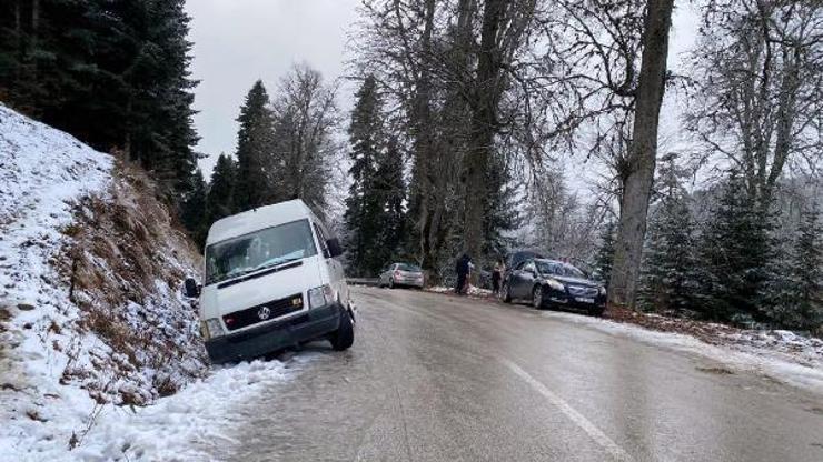 Yedigöller yolunda buzlanma; sürücüler geri döndü