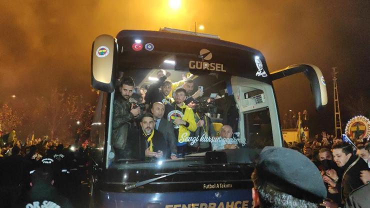 Fenerbahçe kafilesine Samandırada coşkulu karşılama