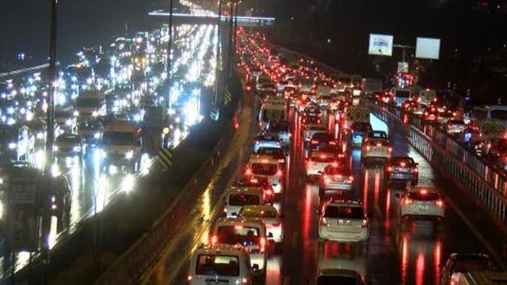 İstanbulda trafik yoğunluğu yüzde 87ye ulaştı