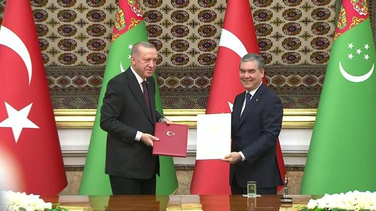 Cumhurbaşkanı Erdoğan Türkmenistanda... İki ülke arasında imzalar atıldı