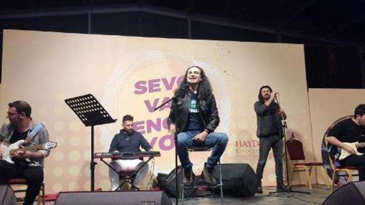 Murat Kekilli engelli vatandaşlar için sahne aldı
