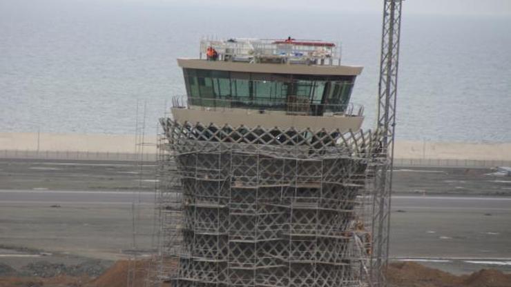 Rize-Artvin Havalimanının çay bardağı kulesi göründü