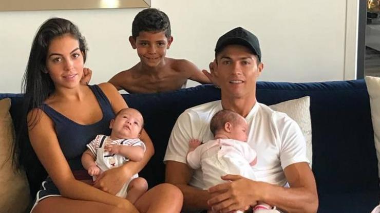 Cristiano Ronaldo ve Georgina Rodriguez ikiz bebeklerinin cinsiyetini öğrendi