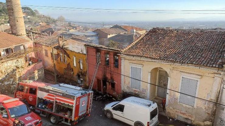 İzmirde yangın faciası: 3 kardeş yaşamını yitirdi