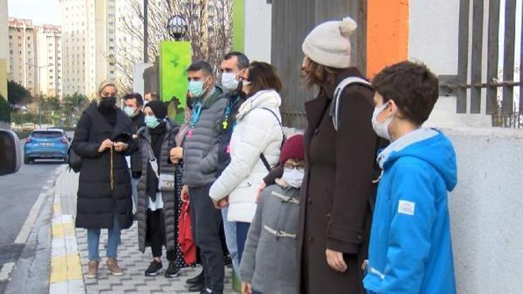 Velilerden düdüklü alkışlı protesto