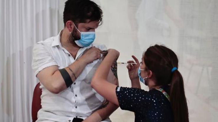 Şilinin genç devlet başkanı Boric 3’üncü aşıyı oldu