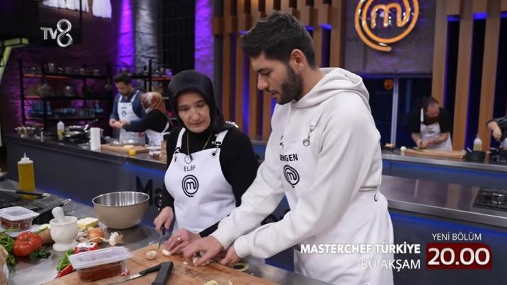 MasterChef Sergen annesi kimdir Sergenin annesi Elif ve babası kaç yaşında MasterChefte anneler yarışıyor