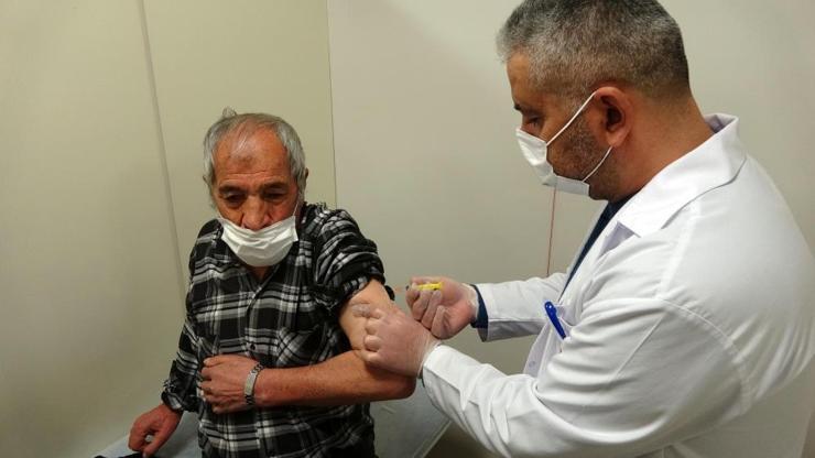 Yerli aşı TURKOVACın uygulanmasına başlandı