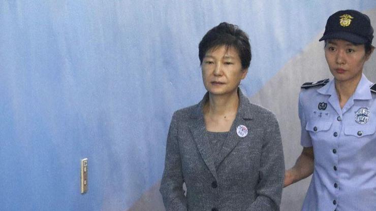 5 yıldır cezaevinde bulunan eski Cumhurbaşkanı Park serbest bırakıldı