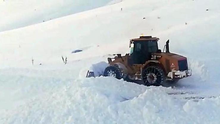 Erzincanda 86 köy yolu kardan kapandı