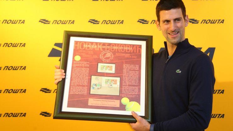 Djokovic, Kovid olduğunu söylediğinin ertesi günü maskesiz etkinliğe katıldı
