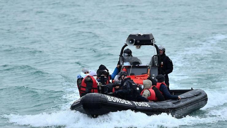 İngiltere göçmenleri durdurmak için orduyu devreye sokacak