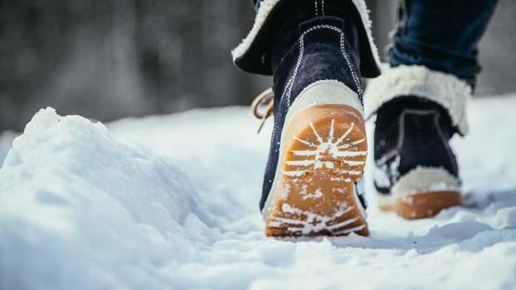 Ortopedi Uzmanı Karaoğlu: Kışın düşmemek için ayakkabı seçimi önemli