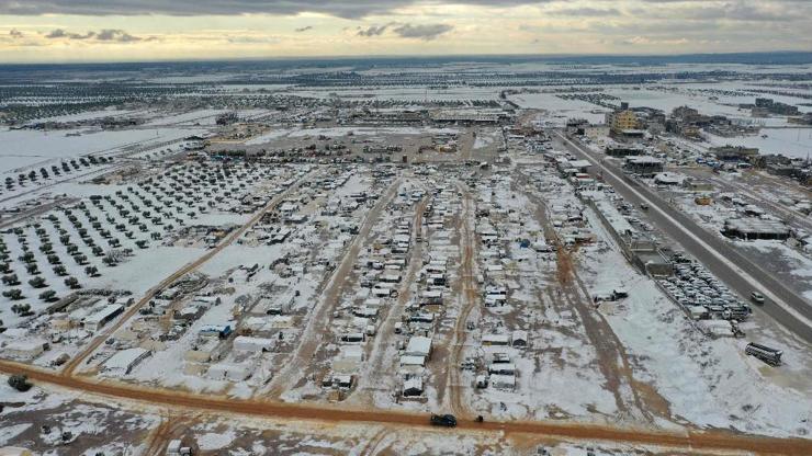 Suriye’de kar fırtınası 47 mülteci kampına zarar verdi