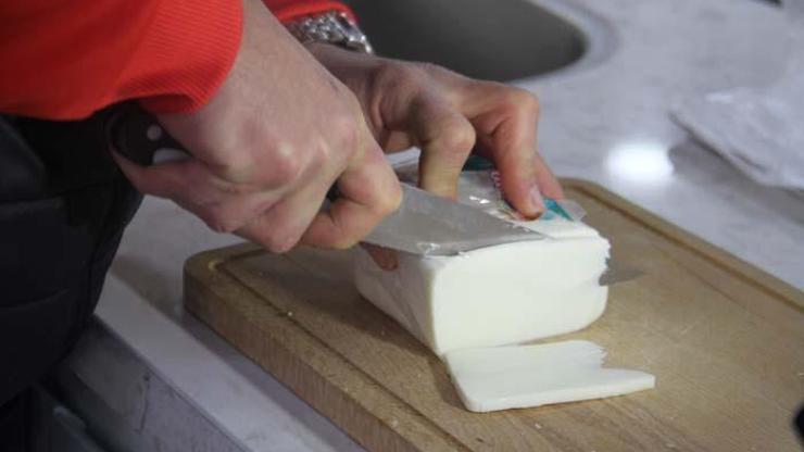 1 kilo sütten 1.5 kilo kaşar peyniri yaptıklarını sanıp sağlıklarını tehlikeye atıyorlar