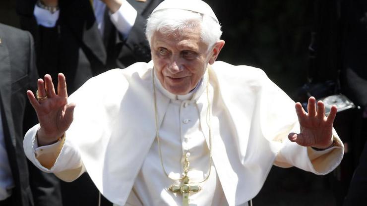 Eski Papa 16. Benedict, Katolik Kilisesini sarsan soruşturmada yanlış ifade verdiğini kabul etti