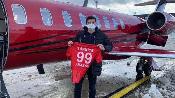 Milli hentbolcu Alper Arabacı ambulans uçakla İstanbula döndü
