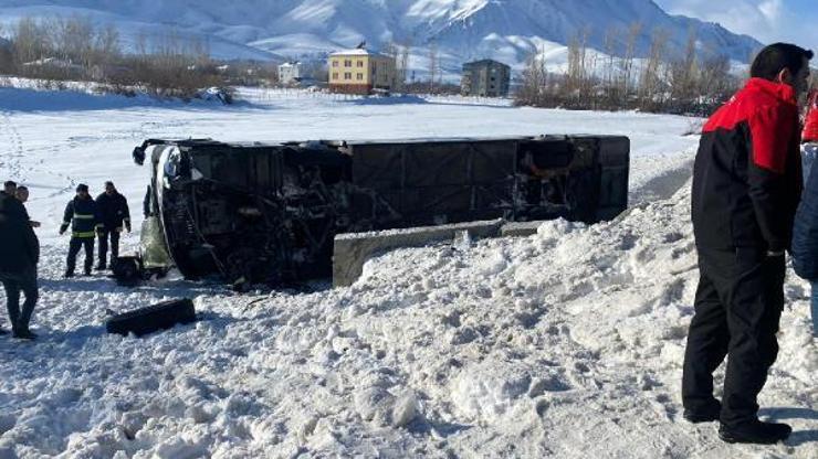 Vanda yolcu otobüsü devrildi: 2si ağır, 9 yaralı