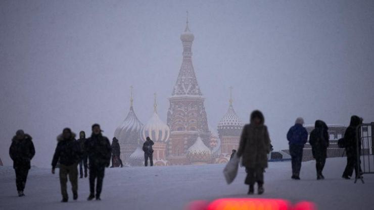 Kar yağışı Kızıl Meydan’da kartpostallık görüntüler oluşturdu