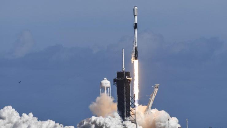Hızla Aya çarpacak Elon Muskın kayıp roketi görüntülendi