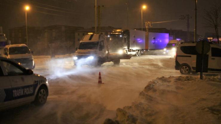 Konya’yı çevre illere bağlayan yollar tipi nedeniyle ulaşıma kapatıldı