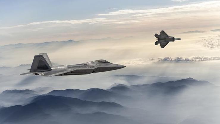 ABDnin gönderdiği F-22 savaş uçakları BAEye ulaştı