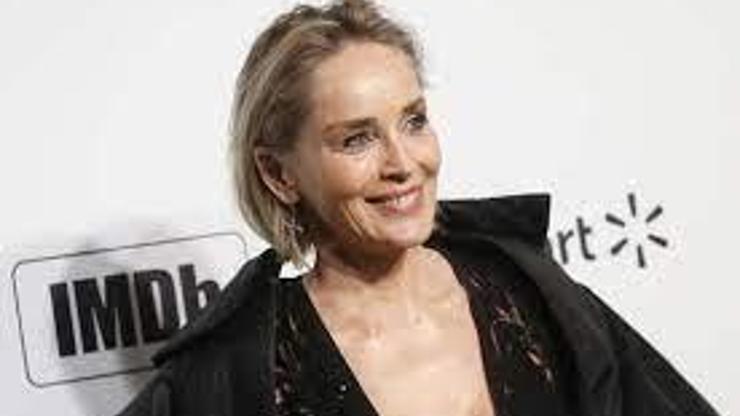 Sharon Stone o  beyaz elbiseyi hala sakladığını itiraf etti