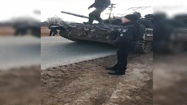 Çernigivde halk Rus tankının ilerleyişini durdurdu