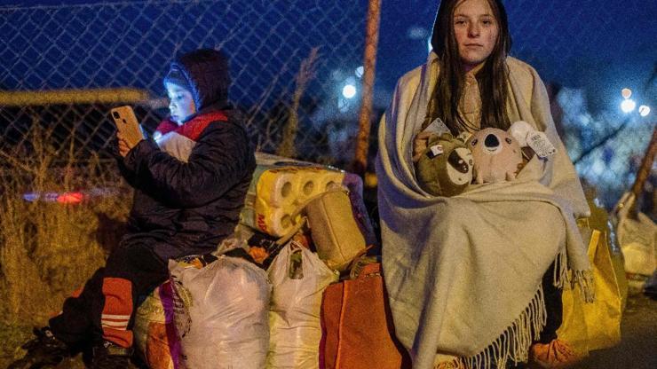 BM: 368 bin mülteci Ukraynadan komşu ülkelere geçti