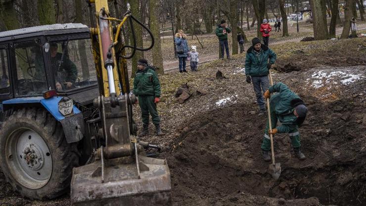 Lviv halkı yeraltı sığınağı inşa ediyor