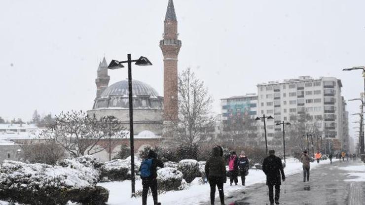 Sivasta 277 yerleşim yerinin yolu ulaşıma kapandı