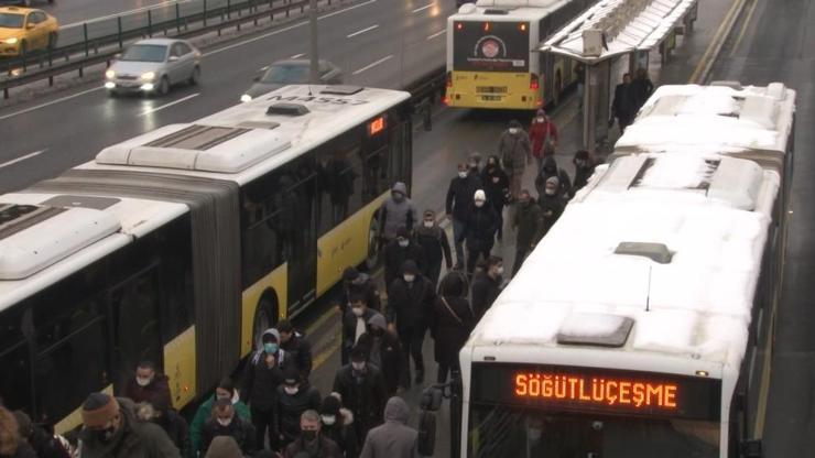 Kar tatili dönüşü toplu taşımada yoğunluk