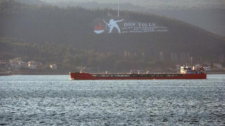 Rusya’dan ayçiçek yağı taşıyan gemi Çanakkale Boğazı’ndan geçti