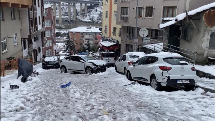 Karda dehşet anları kamerada: Otomobil kayan çocukların arasına daldı