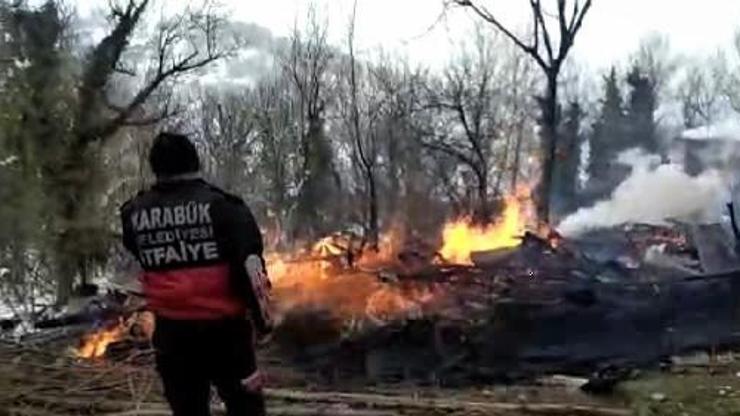 Karabük’te 2 ahşap ev yandı