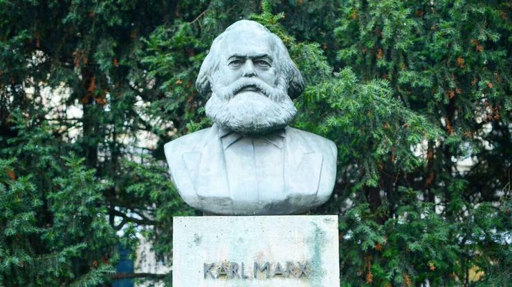 Üniversitede adı kaldırılınca tepki yağdı: Karl Marxın suçu ne
