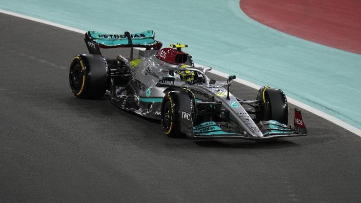 Lewis Hamilton Q1de elendi
