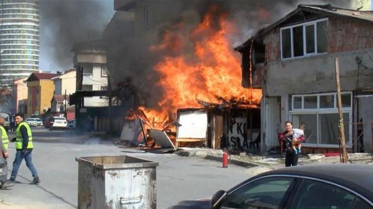 Ataşehirde yangında can pazarı: Alevlerden zor kurtuldular