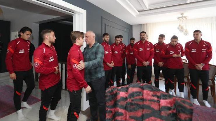 A Milli Futbol Takımından Ahmet Çalıkın ailesine ziyaret