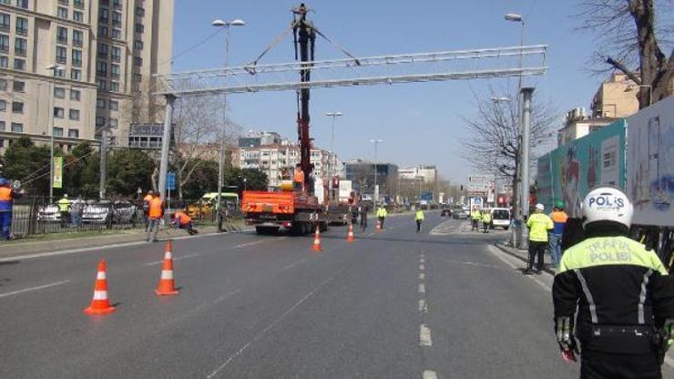 Beşiktaşta yön tabelası tehlikesi: Yol trafiğe kapandı