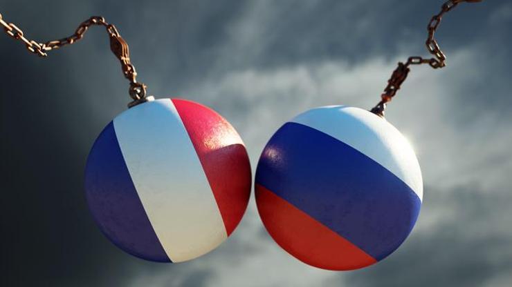 Fransadan Rusya hamlesi: 35 diplomat için istenmeyen kişi kararı