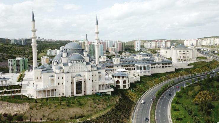 Bugün Ankara iftar ve sahur vakti saat kaçta Ankara iftar saati 5 Nisan 2022… Sahur İftar vakitleri Ankara Diyanet imsakiye