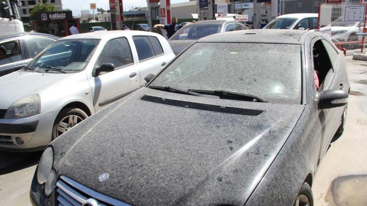 İzmir’de çamur yağdı; oto yıkamacılarda yoğunluk yaşandı