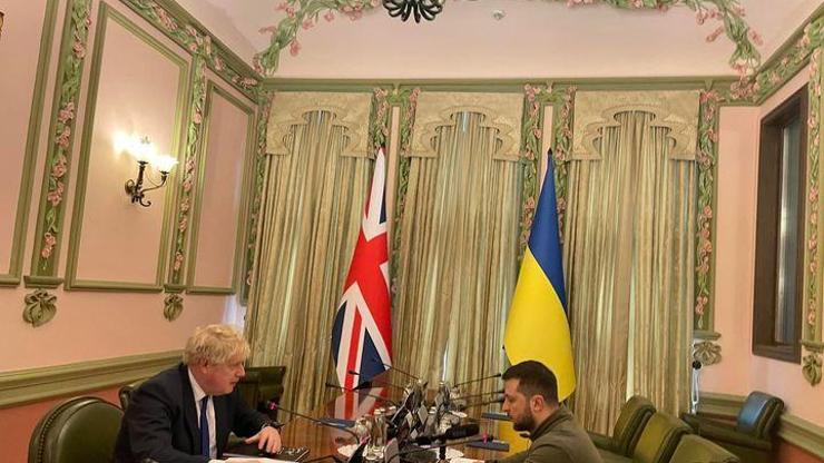 İngiltere Başbakanı Johnsondan Kieve sürpriz ziyaret