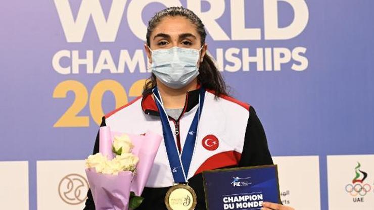 Milli eskrimci Aleyna Ertürk Dünya Şampiyonu oldu
