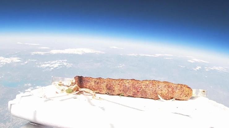 Kebapçı Yaşarın çılgın denemesi: Uzaya boru kebabı gönderdi