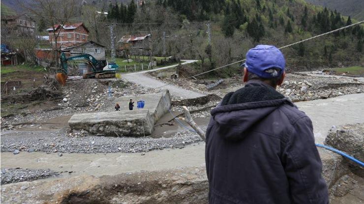 Selde köprüleri yıkılınca çözümü böyle buldular