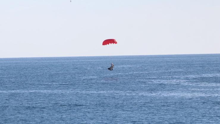 Paraşüt kapandı: 200 metreden denize düştü