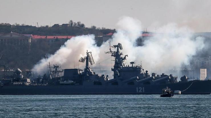 Rus gemisi Moskva hakkında flaş iddia... Karadenizde kırık ok alarmı